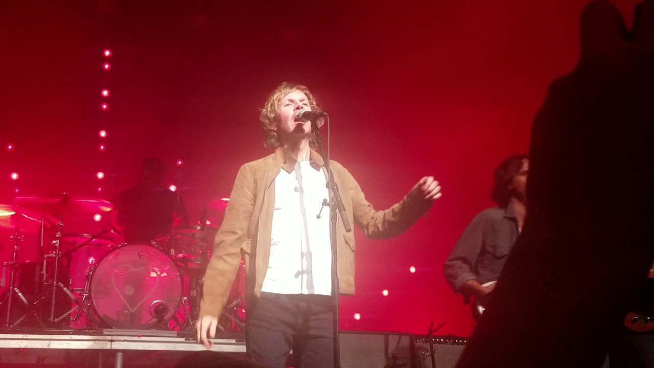Beck se unió a Phoenix en Los Ángeles para tocar sus éxitos “Lost Cause” y “Jack Ass”. Cusica Plus.