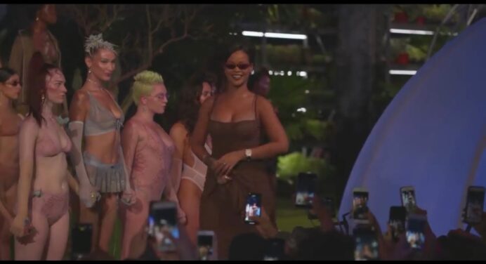 Rihanna se encargó de presentar en Nueva York, su línea de moda ‘Savage X Fenty’