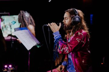 Ve a Thirty Seconds To Mars versionar a Post Malone, Juice WRLD y Khalid & Normani. Cusica Plus.