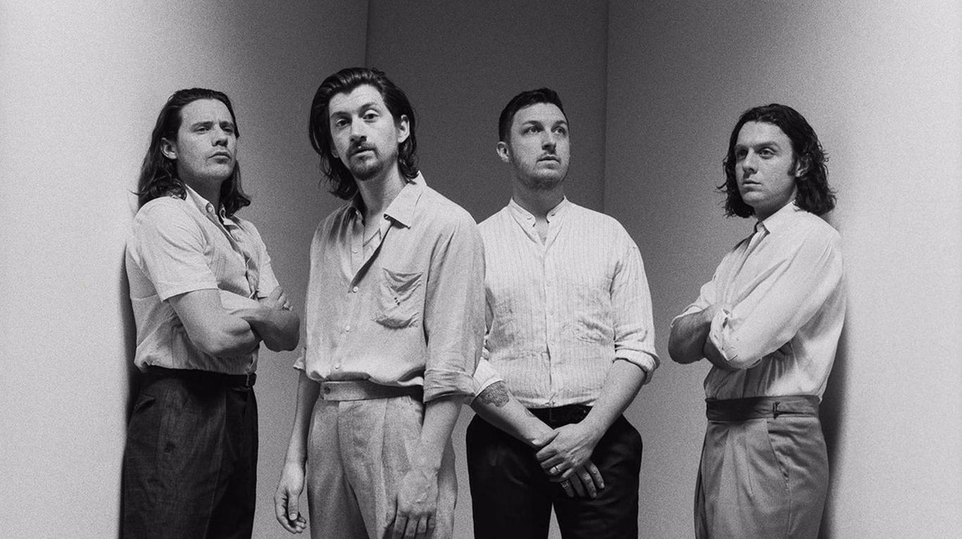 Los Arctic Monkeys desempolvan “Fluorescent Adolescent” en su concierto en Sheffield