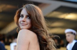 Lana Del Rey reaparece con el tema de nueve minutos “Venice Bitch”. Cusica Plus.