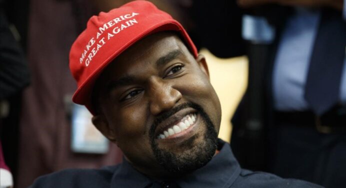 Kanye West invita a abandonar el partido demócrata con una nueva línea de ropa