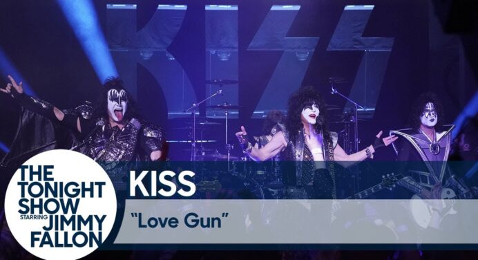 Kiss se presentó en el show de Jimmy Fallon para cantar “Love Gun”