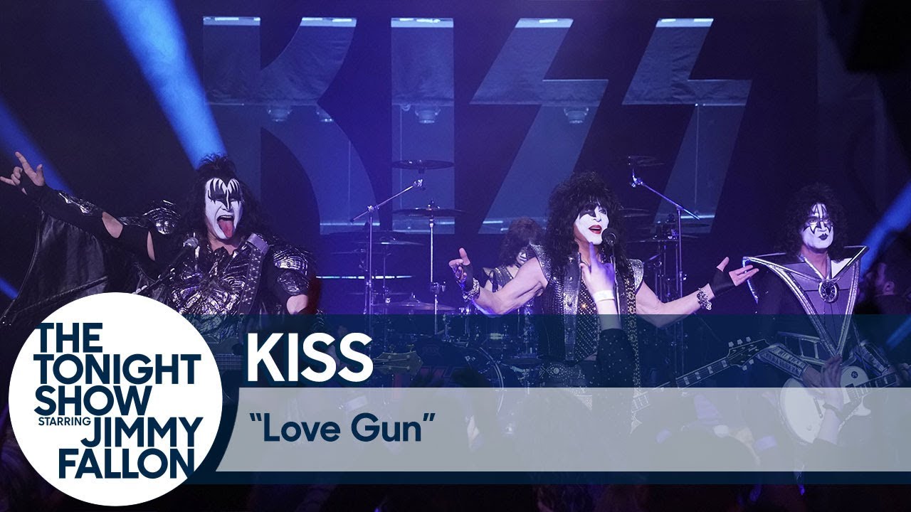 Kiss se presentó en el show de Jimmy Fallon para cantar “Love Gun”. Cusica Plus.