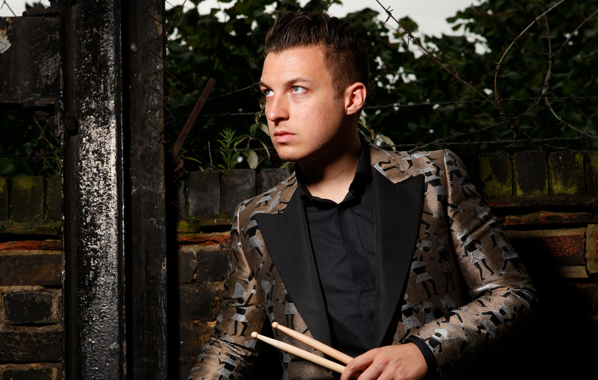 Matt Helders baterista de Arctic Monkeys, está realizando un disco solista. Cusica Plus.