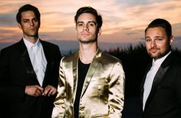 Panic! At The Disco versionó “Hey Ya!” de Outkast. Cusica Plus.