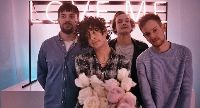 The 1975 publica su nuevo tema “It’s Not Living (if It’s Not With You)”