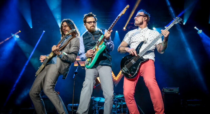 Weezer se junta con Pete Wentz de Fall Out Boy en “Can’t Knock The Hustle”