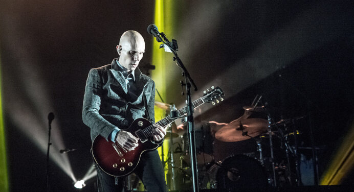 A Perfect Circle comparte el video retro de “So Long And Thanks For All The Fish”
