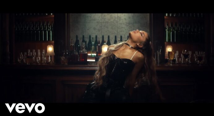 Ariana Grande publicó videoclip de su tema “Breathin”