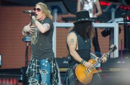 Guns N’ Roses abandonó tarima a mitad de show por problemas de salud de Axl Roses. Cusica Plus.