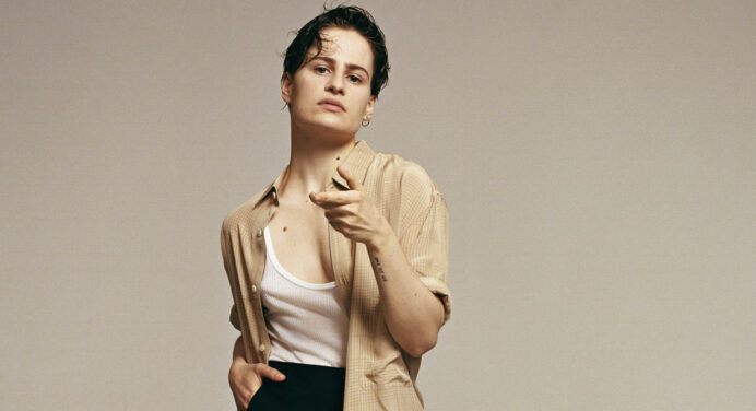 Christine And The Queens revive “Kiss It Better” de Rihanna combinándola con Kate Bush