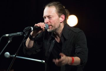 Thom Yorke y su piano nos dejan una versión melancólica de “Everything In Its Right Place”. Cusica Plus.