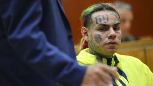 Tekashi 6ix9ine está siendo investigado por intento de asesinato al rapero Chief Keef. Cusica Plus.