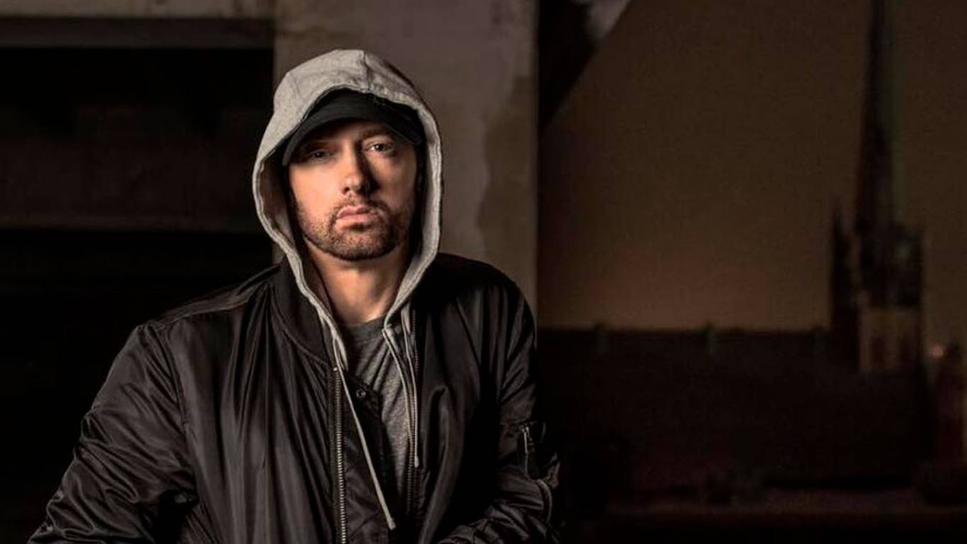 Eminem comparte su nuevo freestyle “Kick Off” donde menciona a Ariana Grande, Snoop Dogg y más. Cusica Plus.