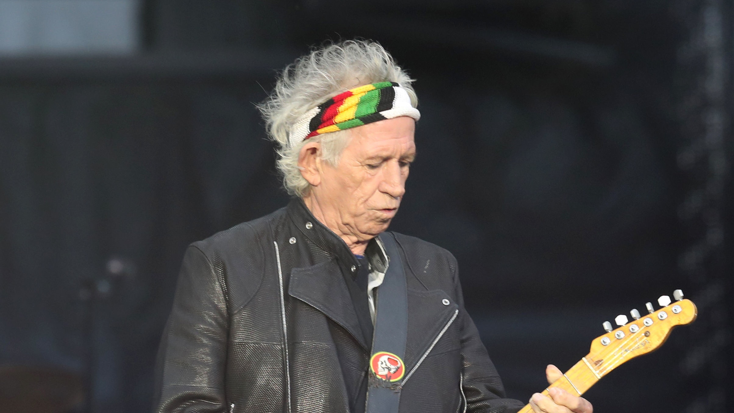 Keith Richards de The Rolling Stones, declara que su adicción al alcohol la superó. Cusica Plus.