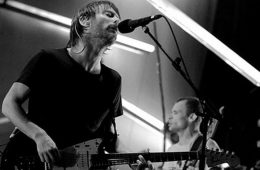 Thom Yorke reunió nuevamente a Atom For Peace para cantar en vivo. Cusica Plus.