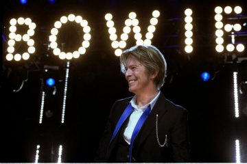 Escucha a David Bowie en vivo con el reciente ‘Glastonbury 2000’. Cusica Plus.