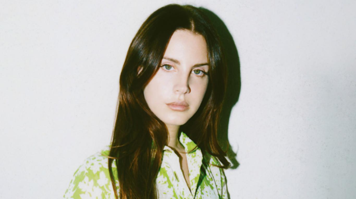 Lana Del Rey muestra su nuevo sencillo “Hope is a Dangerous Thing for a Woman Like me to have - But i have it”. Cusica Plus.