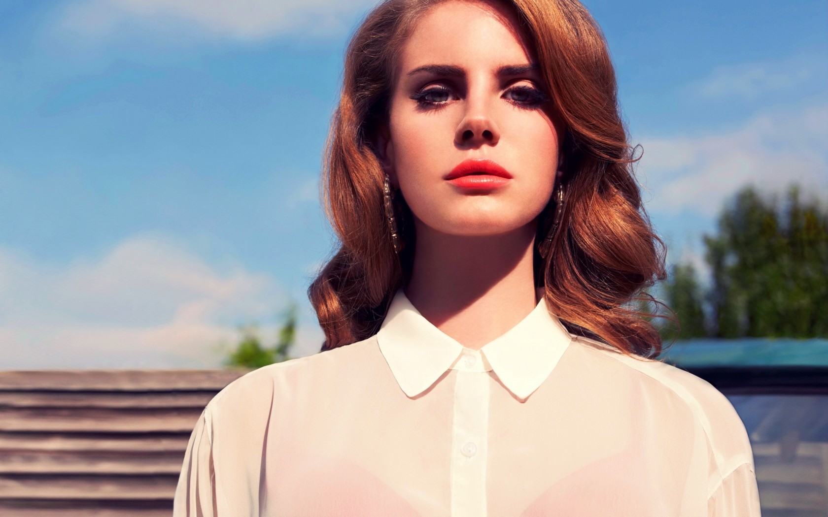 Lana Del Rey confirma que su disco está listo, y comparte un nuevo adelanto. Cusica Plus.