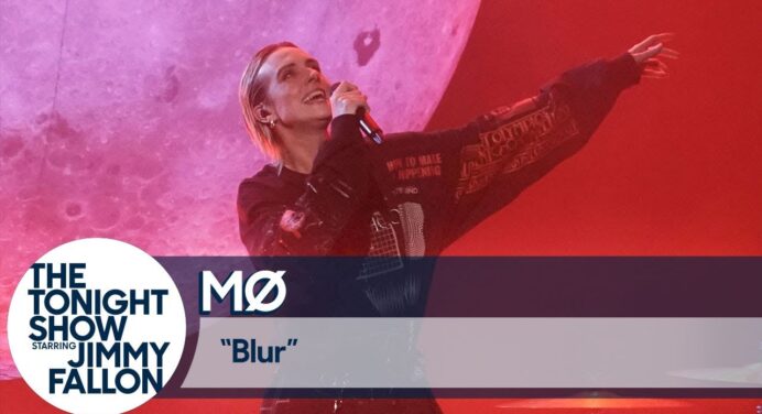 MØ se presentó en el show de Jimmy Fallon para cantar su sencillo “Blur”