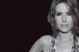 Dido sigue adelantando su disco con el sencillo “Give You Up”. Cusica Plus.