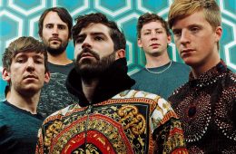 Foals comparte el nuevo tema “On The Luna” de su próximo disco. Cusica Plus.