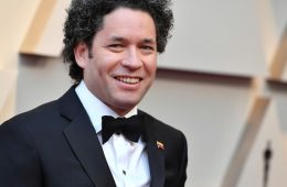 Gustavo Dudamel habló de Venezuela en la alfombra roja de los Oscar. Cusica Plus.