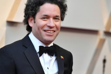 Gustavo Dudamel habló de Venezuela en la alfombra roja de los Oscar. Cusica Plus.