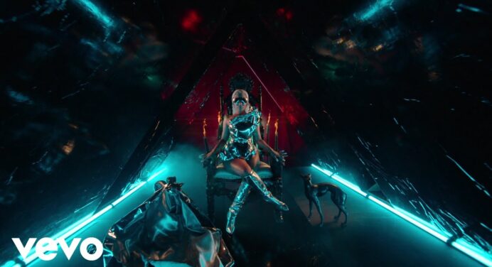 Nicki Minaj comparte el videoclip de su tema “Hard White”