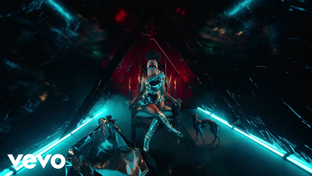 Nicki Minaj comparte el videoclip de su tema “Hard White”. Cusica Plus.