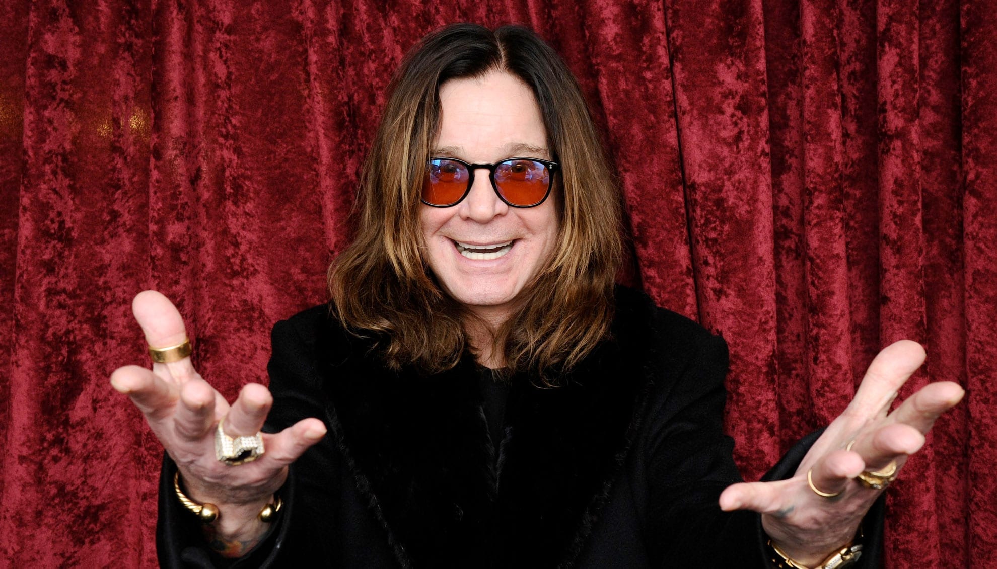 Ozzy Osbourne ha sido hospitalizado por problemas respiratorios. Cusica Plus.