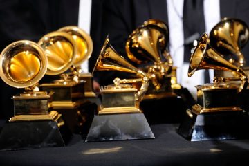 De premios y otras quimeras: Por que importan, y no importan, los Grammys. Cusica Plus.