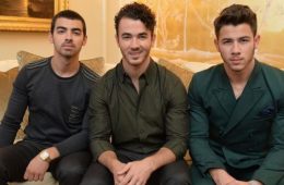 Disfruta el Carpool Karaoke de los Jonas Brothers celebrando su reunión. Cusica Plus.