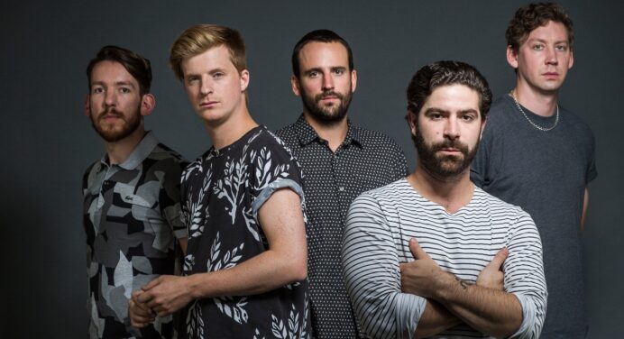 Escucha ‘Everything Not Saved Will Be Lost – Part 2’ el nuevo disco de Foals