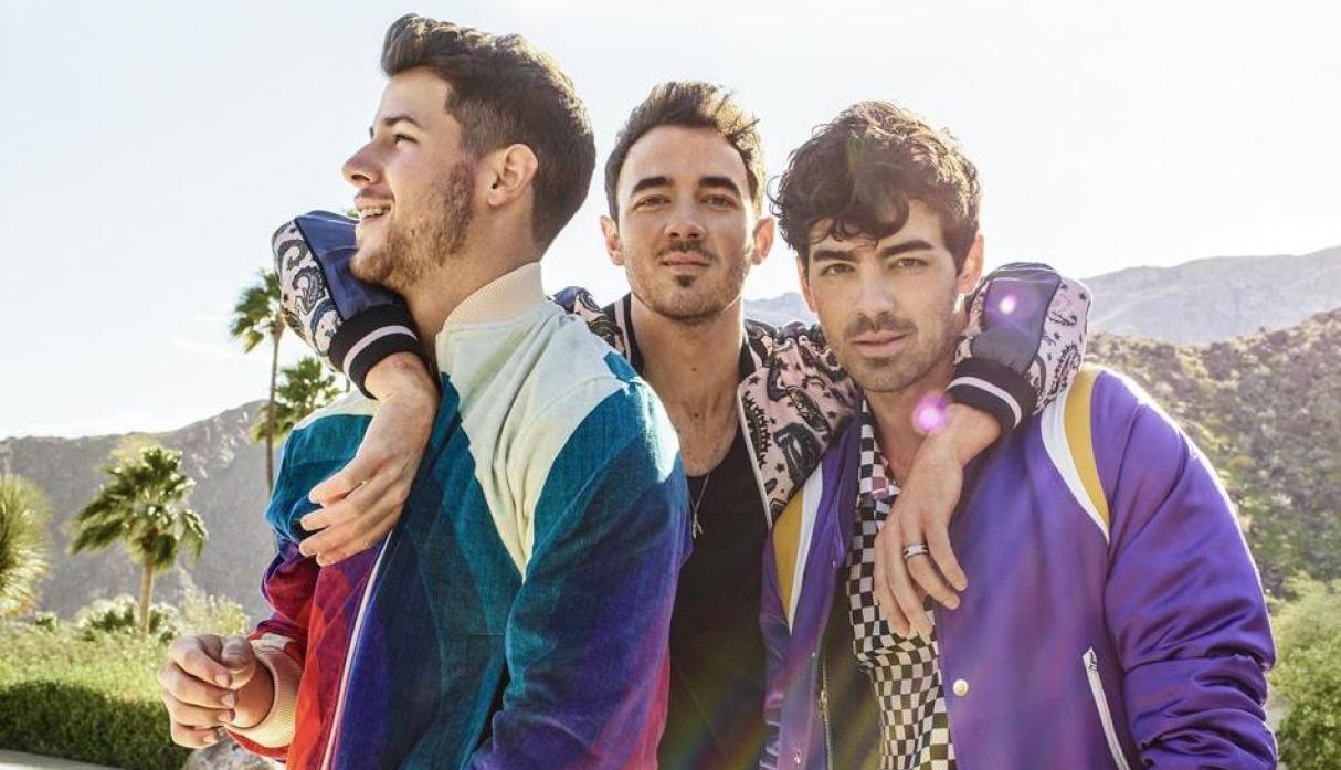Los Jonas Brothers publican su primer tema en cinco años titulado “Sucker”. Cusica Plus.