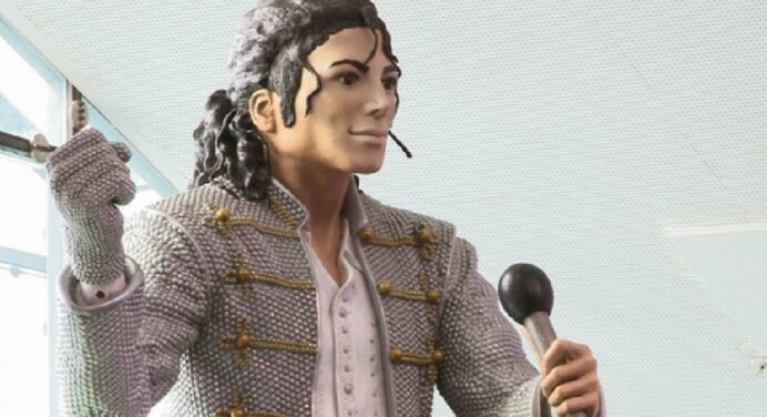 Estatua de Michael Jackson es retirada del Museo Nacional de Manchester