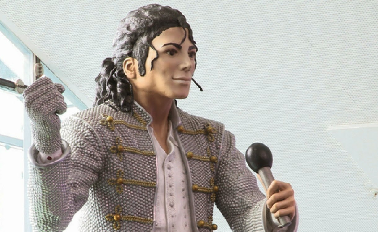 Estatua de Michael Jackson es retirada del Museo Nacional de Manchester. Cusica Plus.