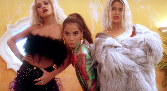 Rita Ora se une a los ritmos latinos con Anitta y Sofia Reyes en “R.I.P”