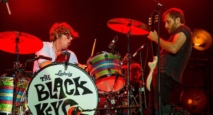 The Black Keys terminan su descanso con el nuevo tema “Lo/Hi”