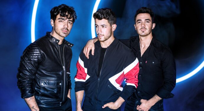Los Jonas Brothers ponen fecha de salida para su disco de reunión ‘Happiness Begins’