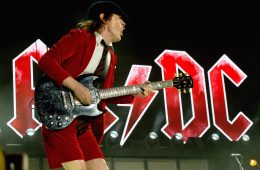 Mike Fraser, ingeniero de sonido de AC/DC, afirma que la banda regresó a los estudios de grabación. Cusica Plus.