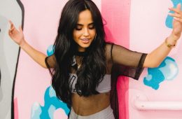 Becky G se une con Digital Farm Animals y Rvssian en “Next To You”. Cusica Plus.