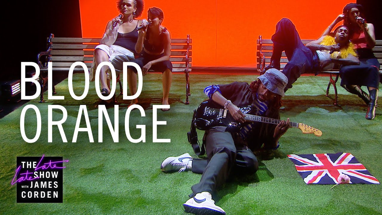 Blood Orange estrenó dos nuevos temas en el Late Show de James Corden. Cusica Plus.