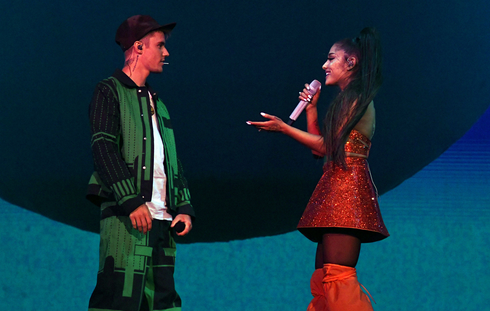 Justin Bieber se unió a Ariana Grande en el Coachella para cantar “Sorry”. Cusica Plus.