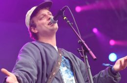 Mac DeMarco comparte su nuevo tema “All Of Our Yesterdays”. Cusica Plus.