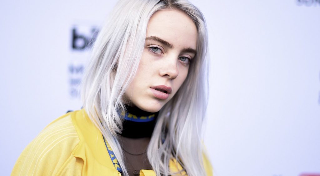 Billie Eilish confiesa por qué usa únicamente ropa holgada en sus  presentaciones | CusicaPlus