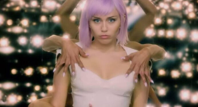 Miley Cyrus protagonizará el primer capítulo de la quinta temporada de Black Mirror