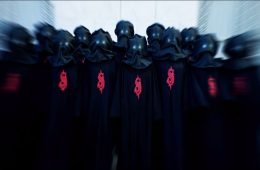 Slipknot muestra nuevas máscara en el videoclip de su reciente sencillo “Unsainted”. Cusica Plus.