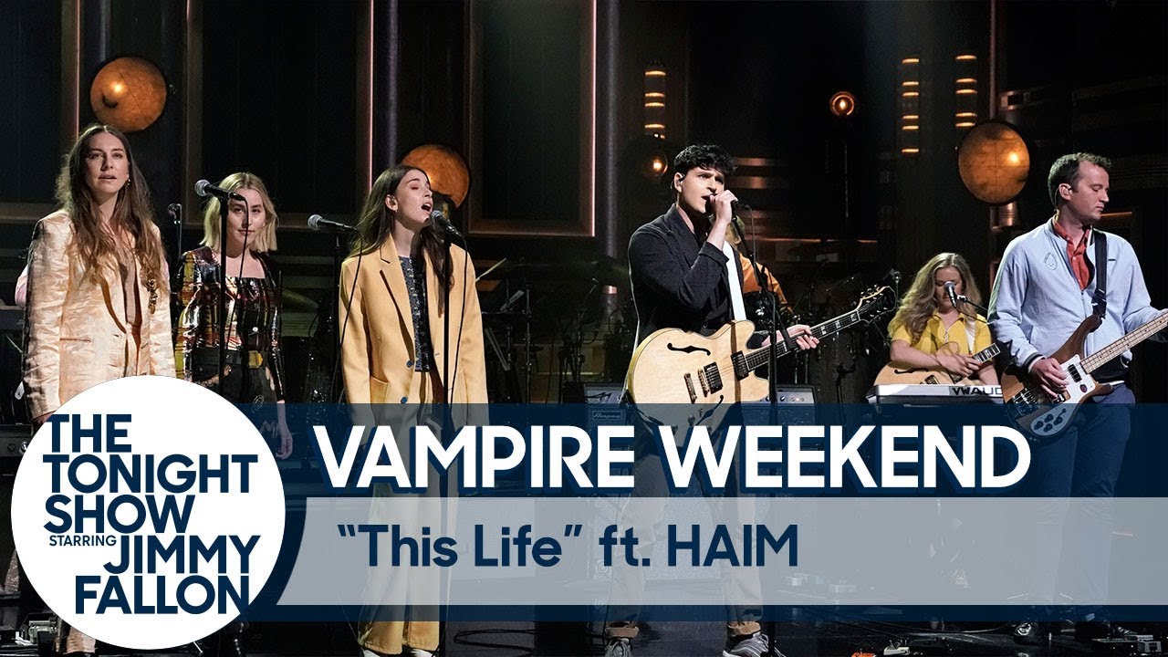 Vampire Weekend llegó al show de Jimmy Fallon para cantar “This Life” y “Jerusalem, New York, Berlin”. Cusica Plus.
